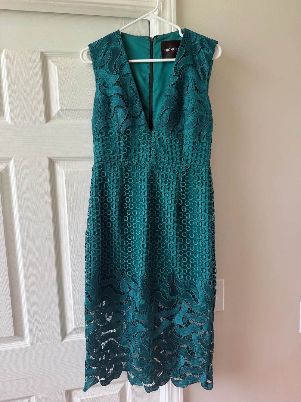 NICHOLAS Emerald Lace V-Neck Midi Dress - Picture 4 of 7